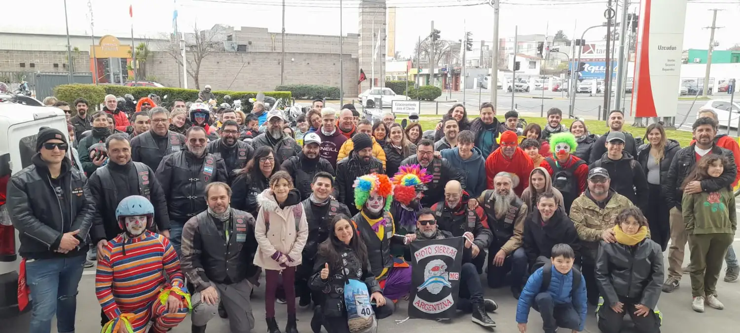 “Tratamos de que los chicos puedan tener una sonrisa en su día”, compartieron desde Moto Sierras.