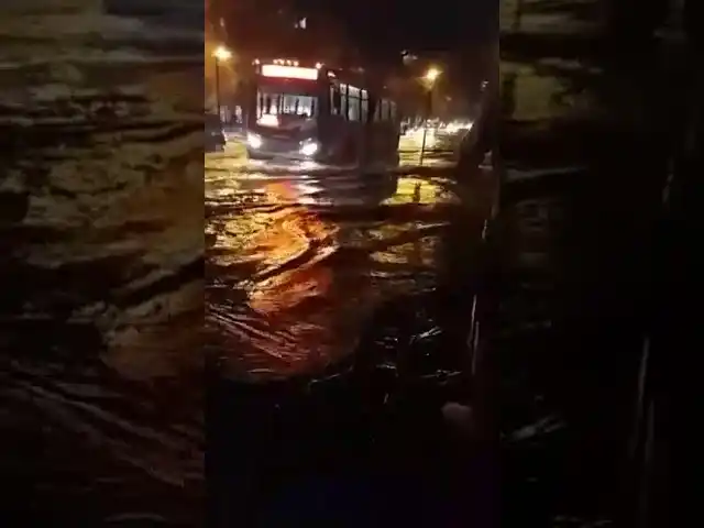 La tormenta dejó calles anegadas, daños y cortes de luz en Rosario