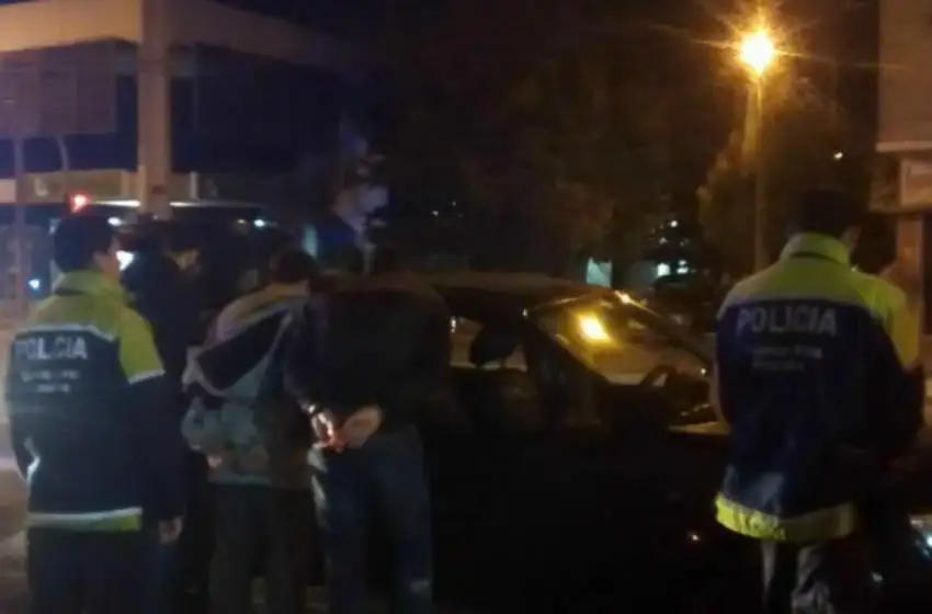 Iban con cocaína y armas en un remis: cuatro detenidos