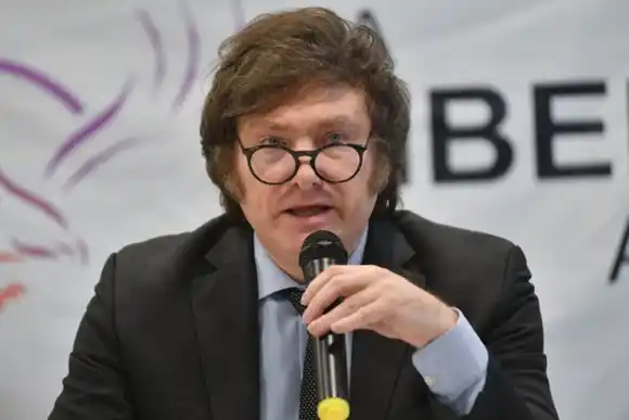 Milei le respondió a Alberto Fernández y brindará una conferencia de prensa tras la denuncia en su contra