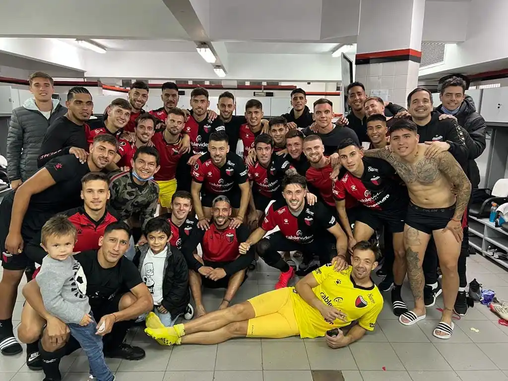 Colón viajó hasta octavos con dos apariciones de Lértora