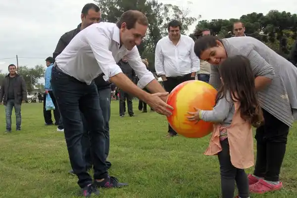 Garro participó de los festejos por el 106 aniversario de Etcheverry