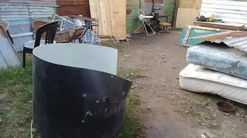 Intentó ahogar a su hija de 25 años en un tanque de agua