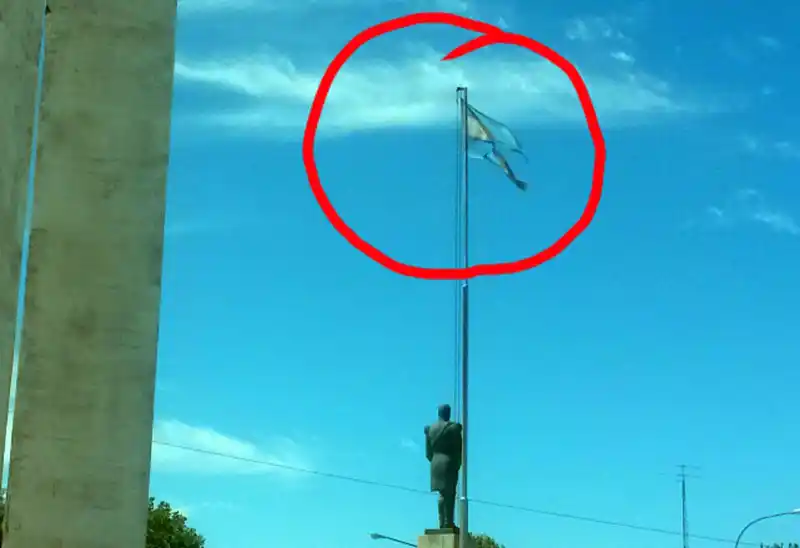 La bandera hecha jirones