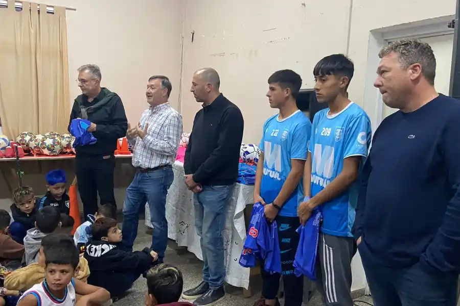 Atlético Solidario hizo entrega de donaciones a Escuelitas Barriales de Fútbol