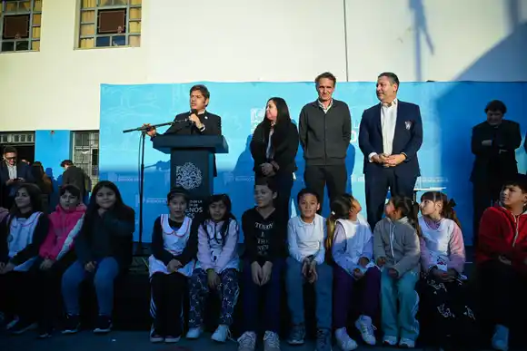 "La educación tiene que estar al alcance de todos": Kicillof inauguró obras de ampliación de una escuela en Merlo