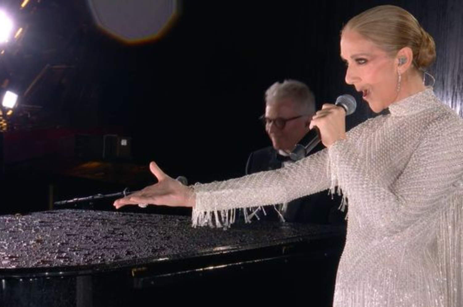 imagen Juegos Olímpicos: Céline Dion sorprendió con un emotivo show en la ceremonia de apertura