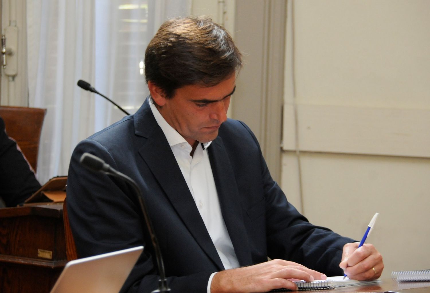 "Los trabajadores no aparecen ni en el discurso ni en las políticas de Lunghi"