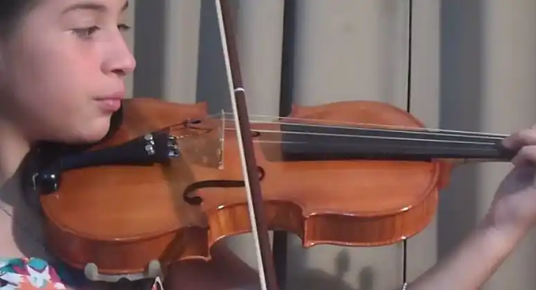 Una niña violinista de Gualeguaychú audiciona para ingresar en Iguazu en Concierto 2015