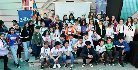 Con emoción y alegría se entregaron distinciones a las figuras de Pequeños Duendes