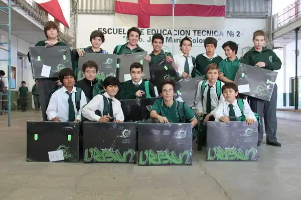 Más de 200 alumnos de la Escuela Técnica recibieron equipamiento por $190 mil pesos 