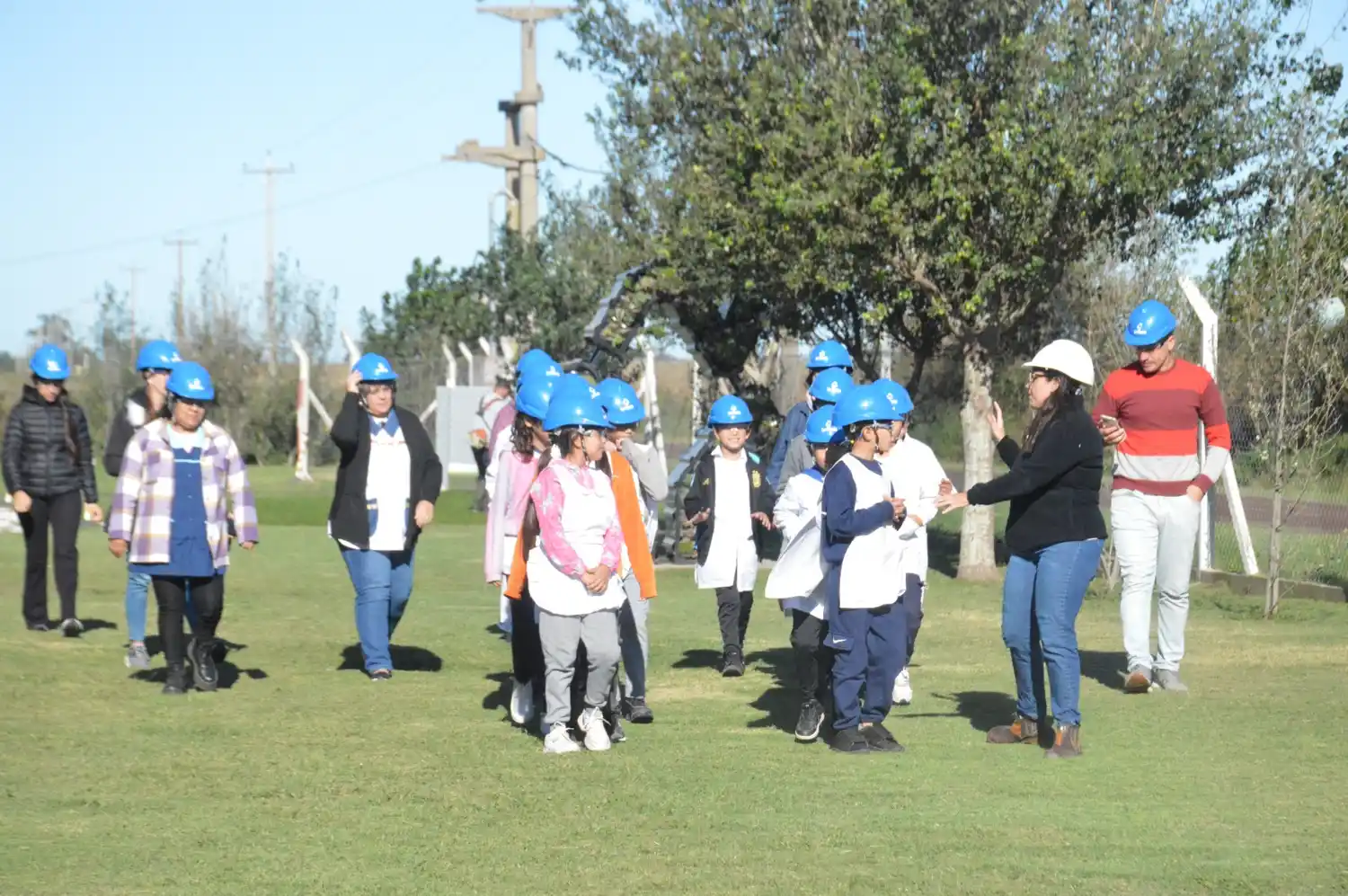 Los alumnos en plena recorrida.
