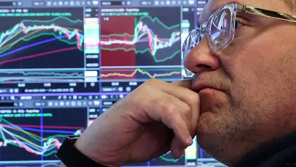 Desde que Milei asumió el Gobierno e riesgo país descontó casi 1.400 puntos