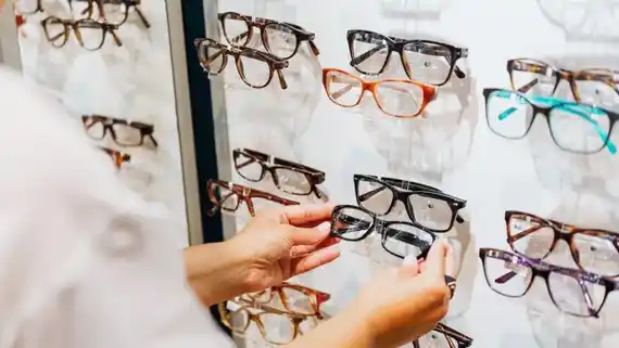 Salud de Entre Ríos advierte sobre la compra ilegal de anteojos y refuerza controles junto a óptico