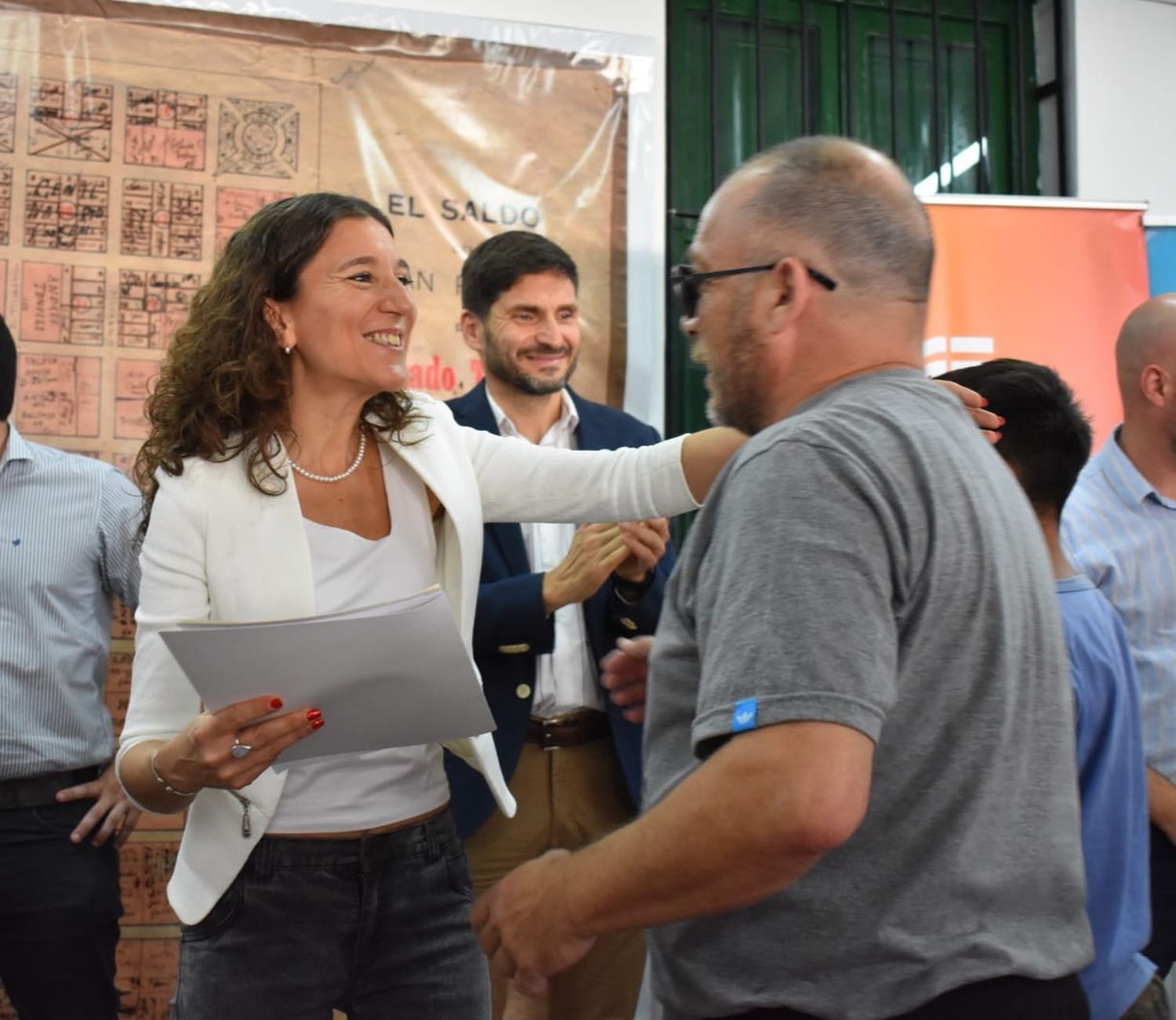 La senadora Di Gregorio en la entrega de escrituras realizada en Venado Tuerto. Foto: Gentileza