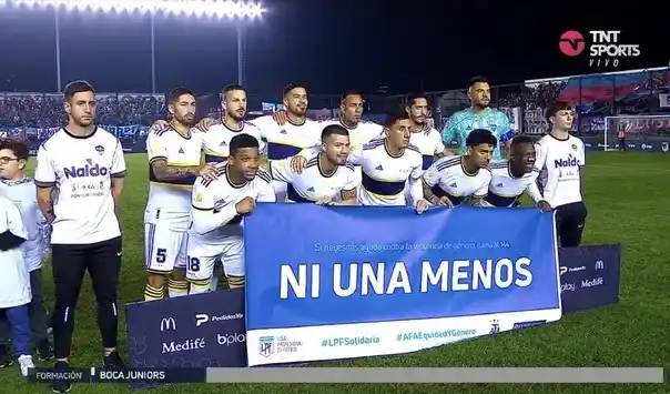 Villa posó con una bandera de "Ni Una Menos" a horas de la sentencia