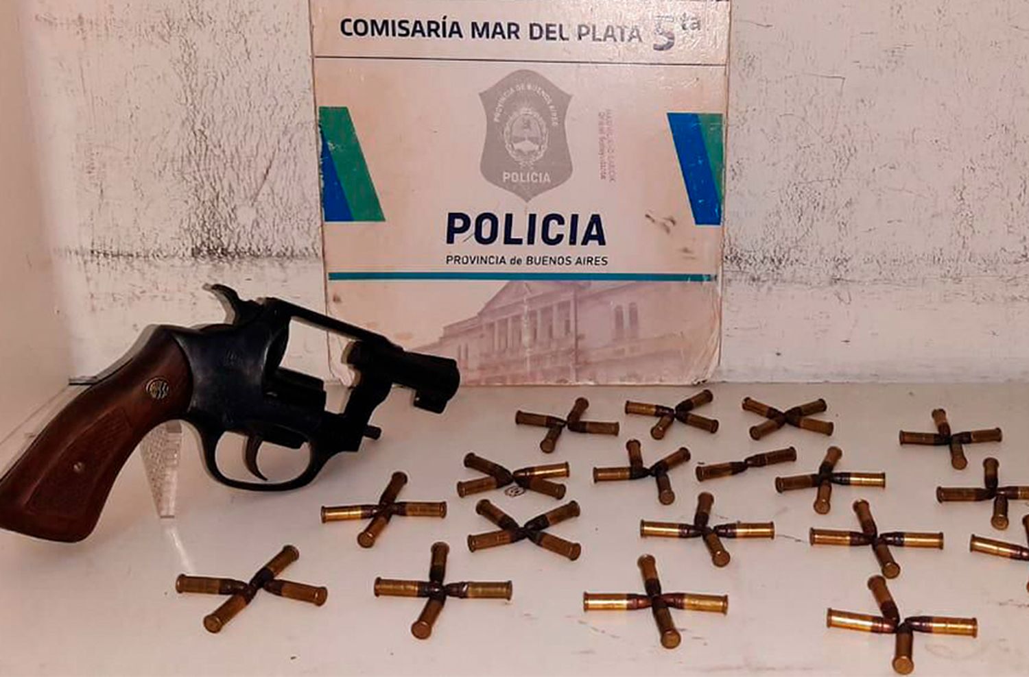 Amenazó a su ex pareja: el hijo avisó dónde estaba el arma escondida