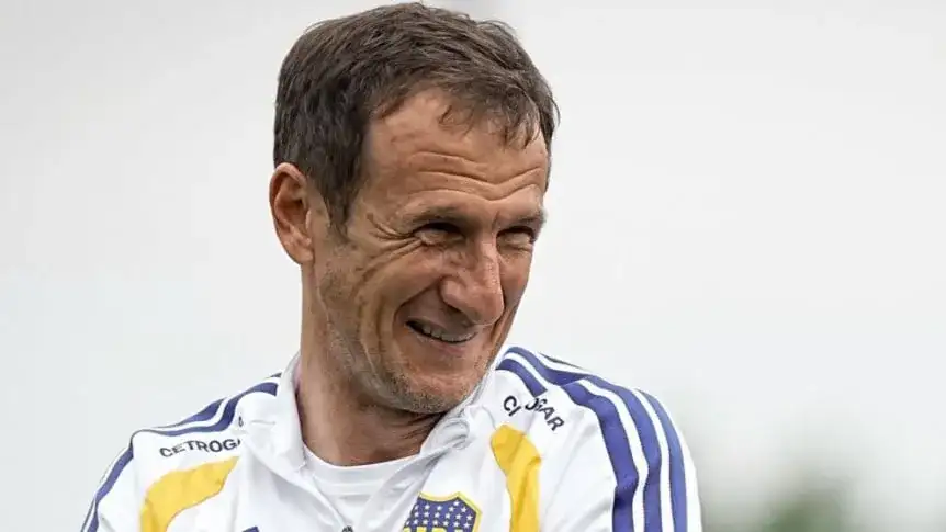 En la consideracion de Arruabarrena, Sebastián Villa, Leonel Flores y Alan Velasco pelean por ser los acompañantes de Miguel Merentiel en el frente de ataque.