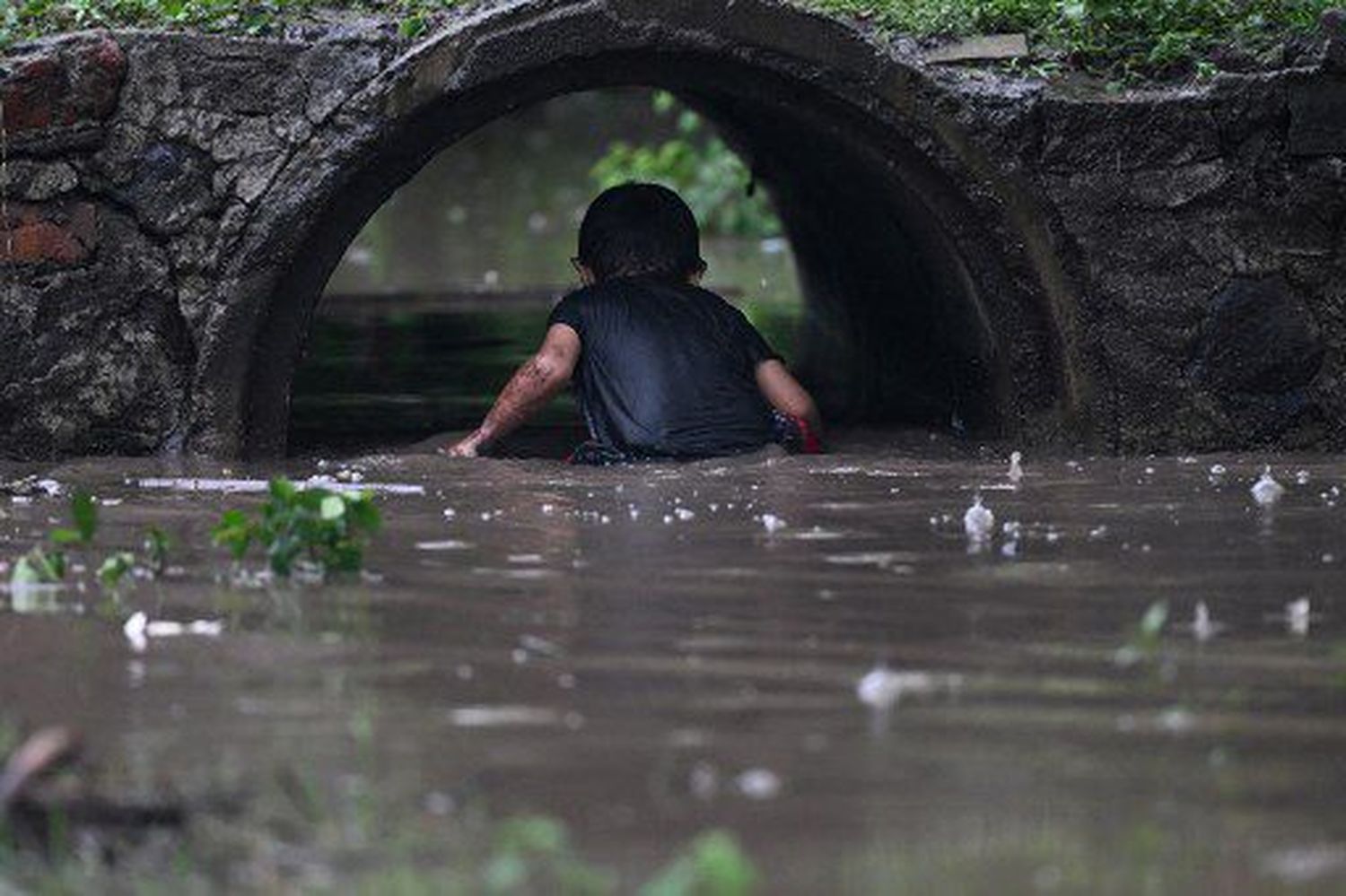 PASO DE TORMENTA PILAR por Centroamérica acaba con la vida de 4 personas y destruye cultivos
