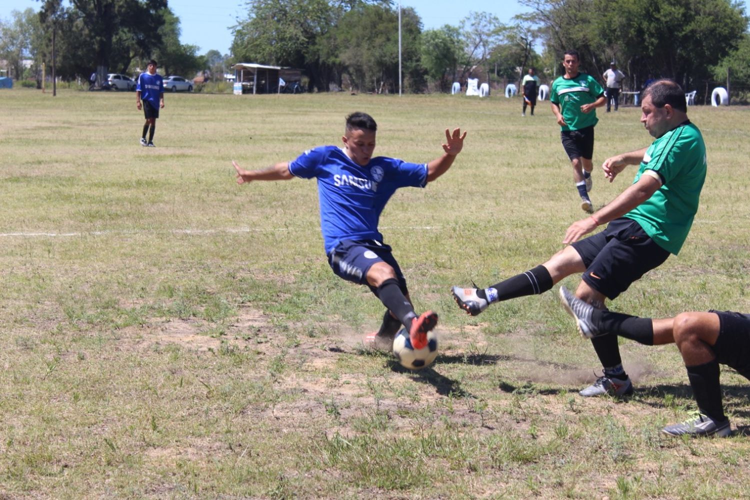 Luego de un año sin actividad, volvió el fútbol amateur con una lluvia de goles