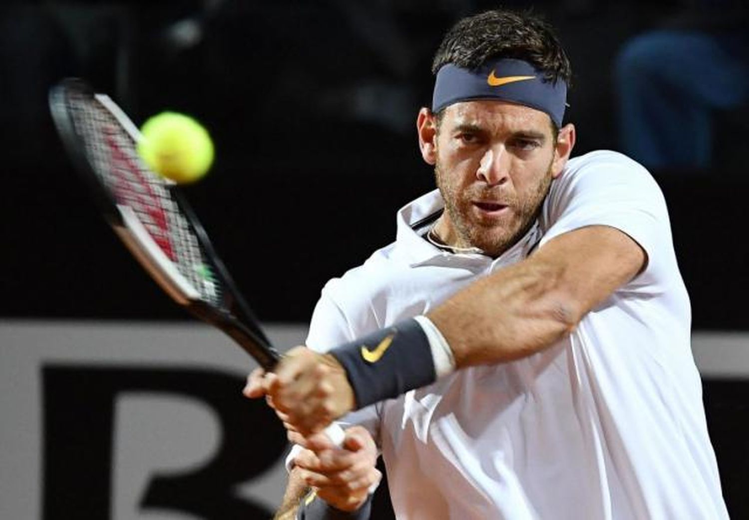 Djokovic salvó dos match point ante un gran Del Potro y llegó a la semis del Máster de Roma
