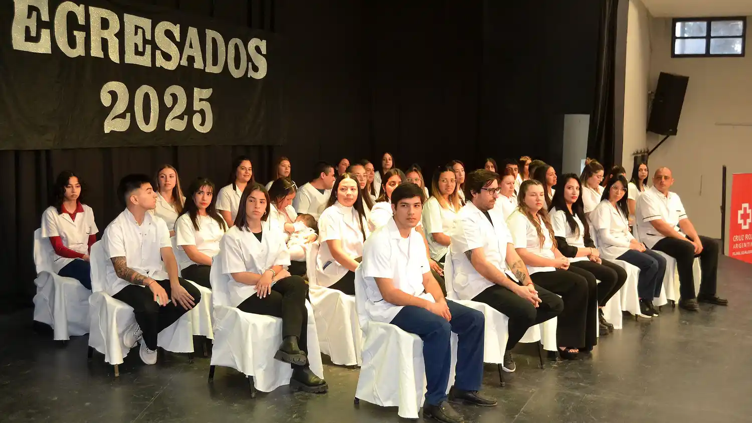 Emotivo acto de graduación del instituto superior de enfermería profesional D-79