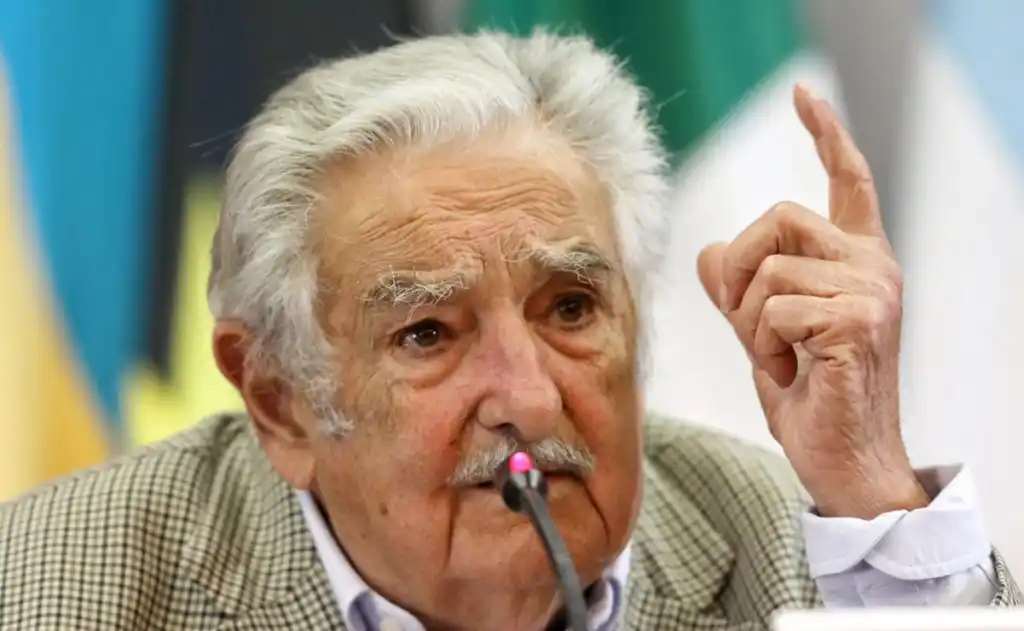 Los expresidentes Mujica y Sanguinetti renunciaron a sus bancas de senadores