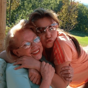Thalía con su madre y la de Laura Zapata. Foto Instagram