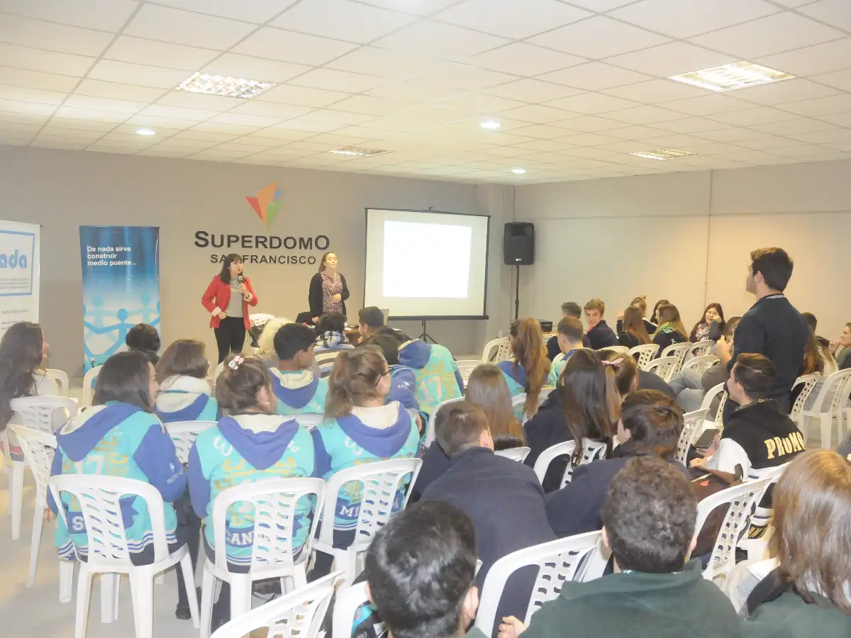 En el Superdomo, los jóvenes realizan un festival de debates 