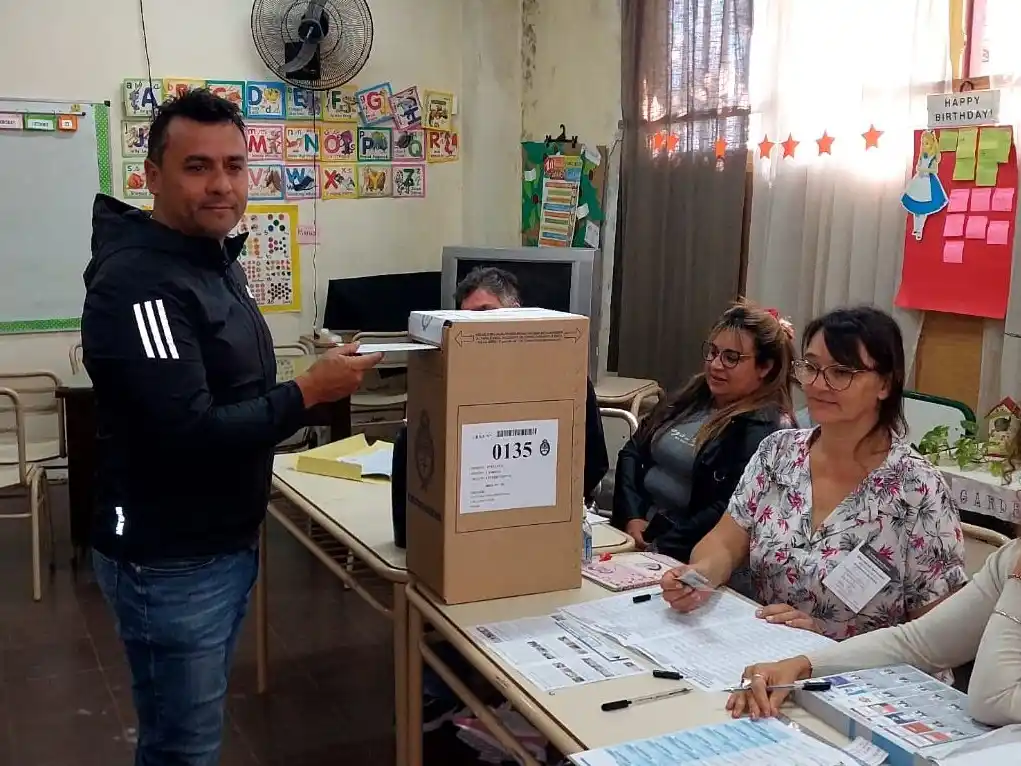 Andrés Laumann pasó por las urnas en Paraná: “Para la democracia son importantes todos los recambios”