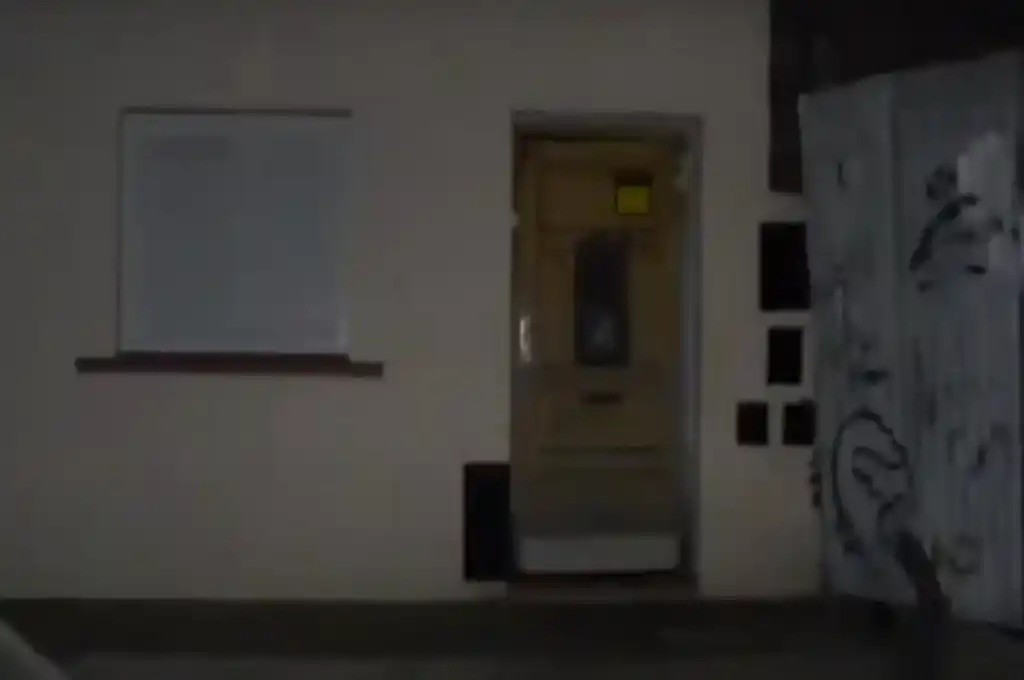 La casa de zona sur donde ocurrió el accidente, totalmente a oscuras. (Imagen El Tres)