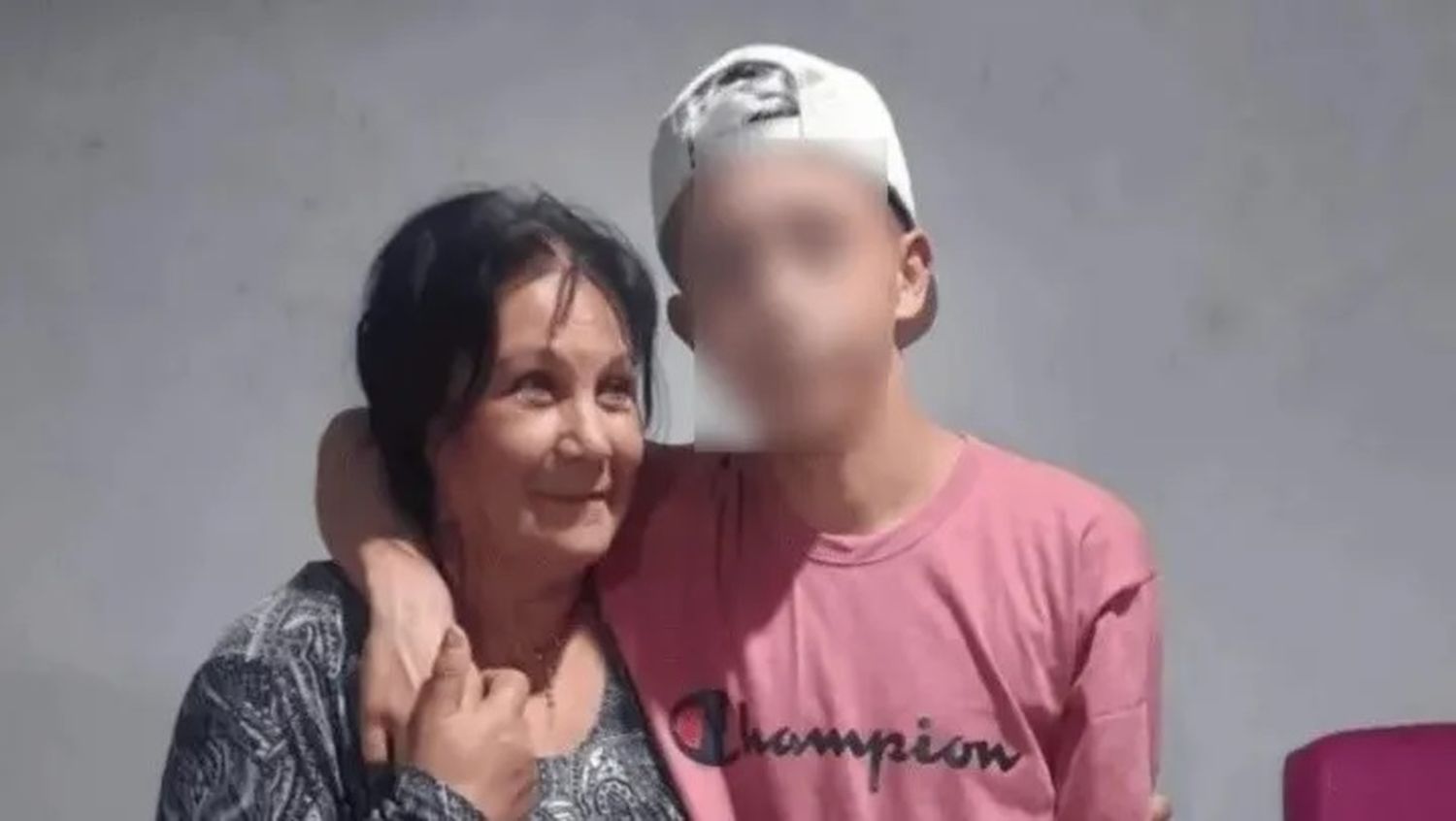 Tres adolescentes detenidos por el asesinato de una mujer