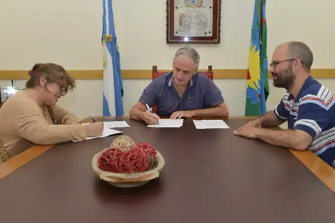 Renuevan el comodato de un predio para actividades educativas de la Escuela Agraria