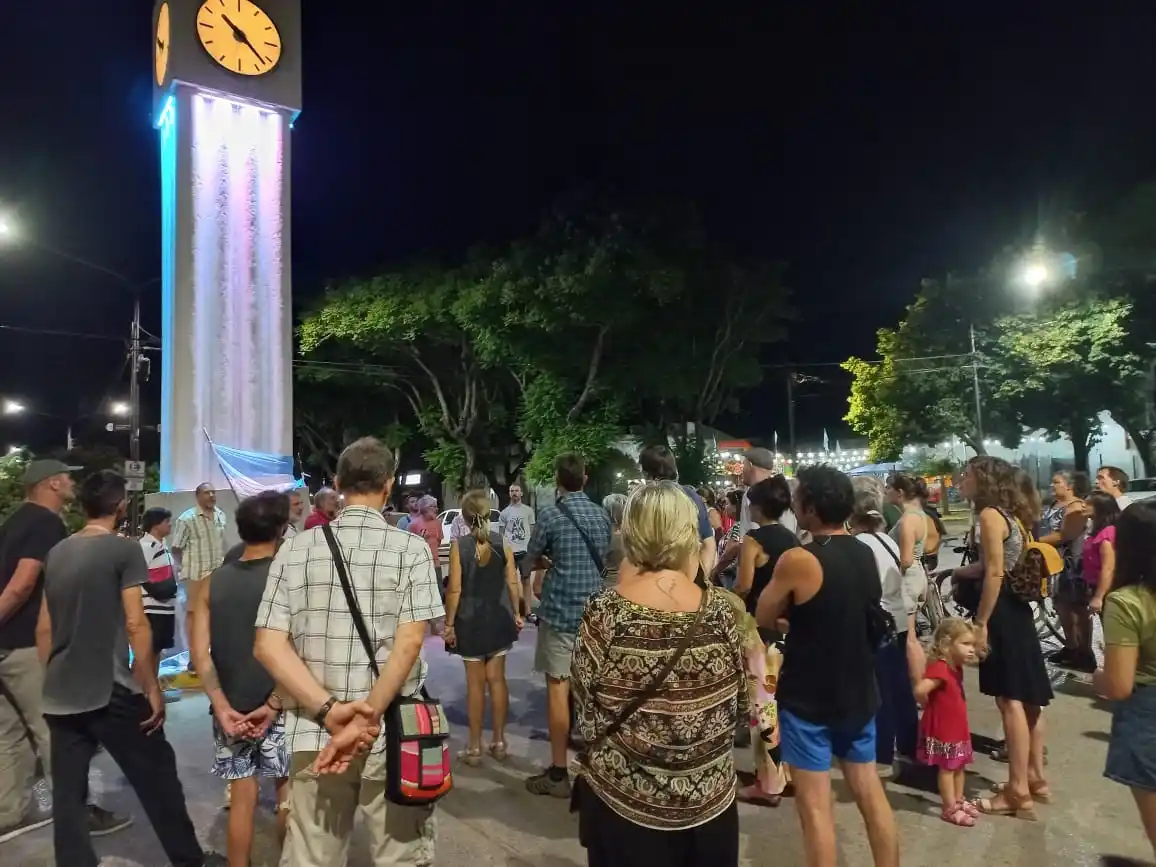 Vecinos autoconvocados convocan a una marcha este sábado en el Reloj en repudio a expresiones del presidente Milei