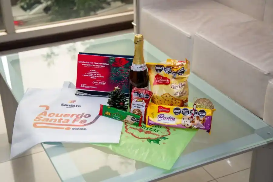 "Acuerdo Santa Fe" suma  la canasta para las fiestas  y el arbolito de navidad