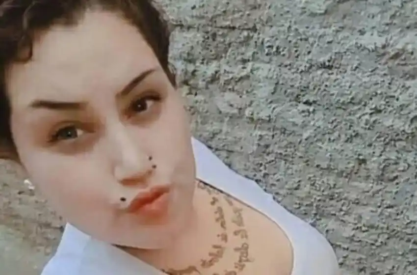 Una mujer le hacía fumar marihuana a su hija de dos años y le sacaba fotos