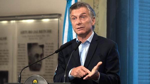 Reformarán las leyes de Migración y ART y reducirán feriados