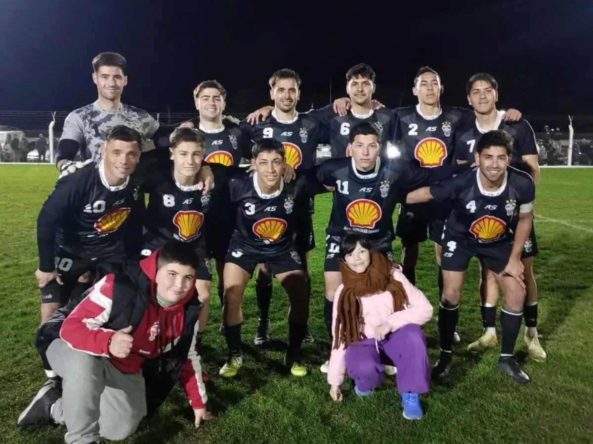 Huracán Ciclista ganó el clásico y se metió en la final (Foto: RADIO ACTIVA DE CHAVES)