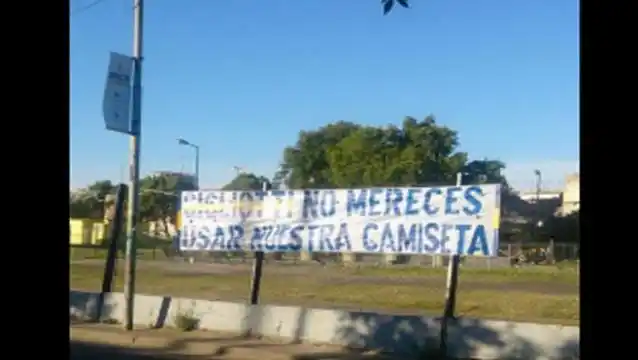 En los alrededores de La Bombonera aparecieron sugestivos pasacalles