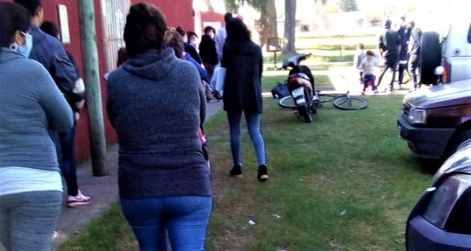 Bolsón de mercadería en escuelas: comenzó la entrega de mayo y el cronograma lo anunciará cada institución