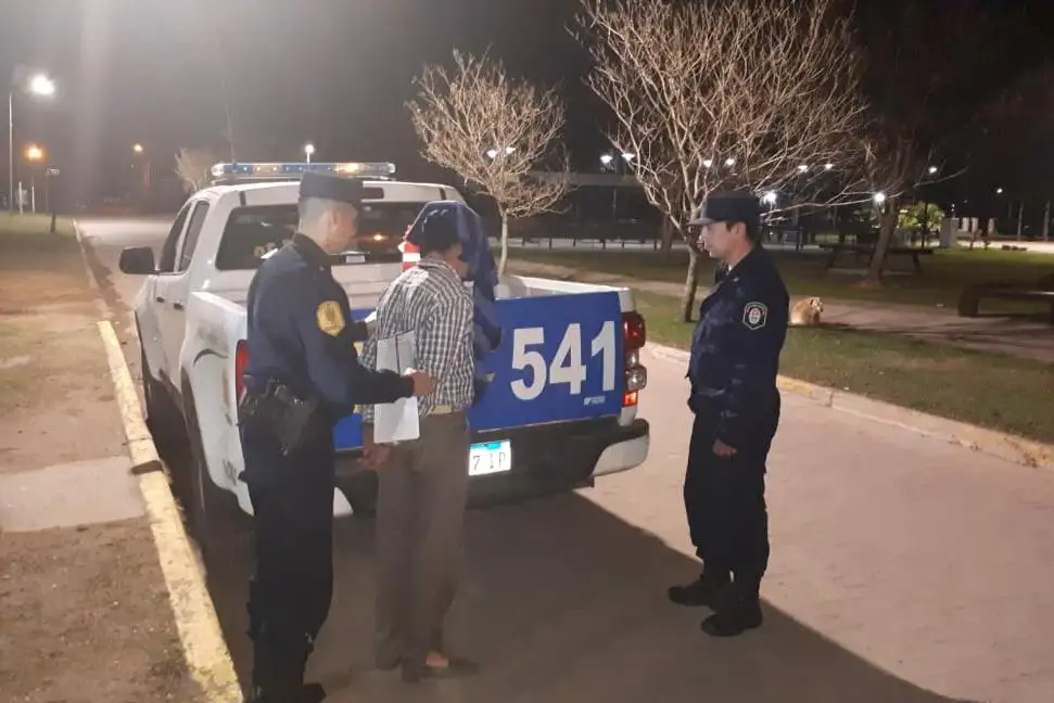 La amenazó con un cuchillo y con matarla porque no era lo suficientemente "mujer"