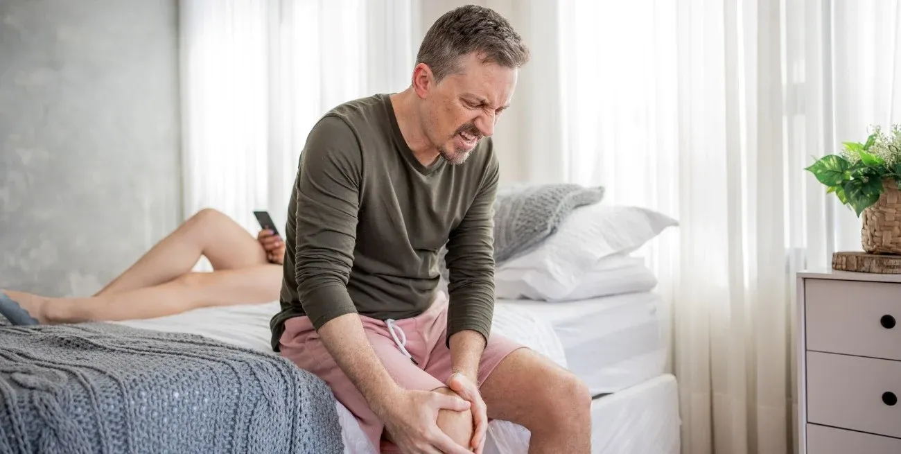 Aparecen rigidez por las mañanas o después de estar mucho tiempo sentado