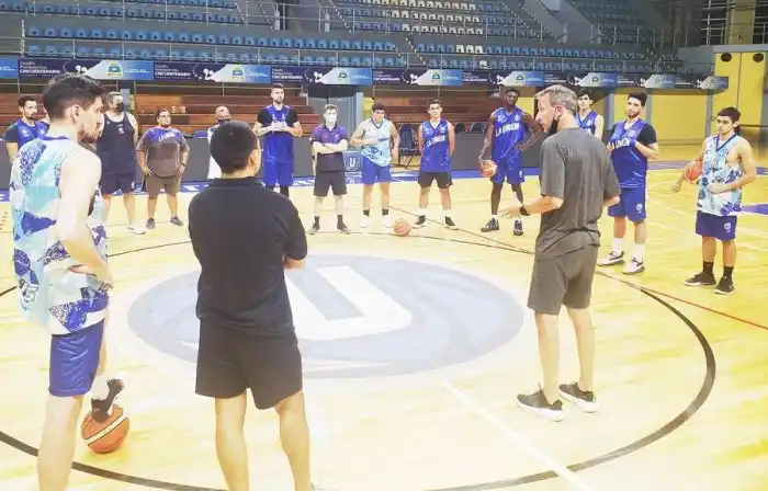 Empezó la era Ginóbili al mando de La Unión