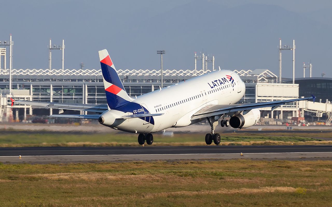 LATAM reanudó sus vuelos entre Santiago de Chile y Curitiba