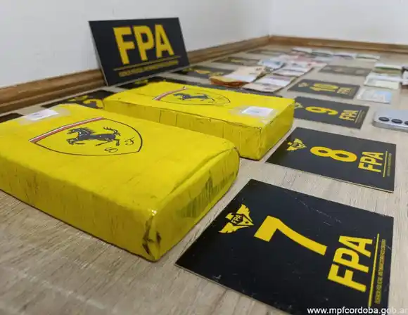 Tres detenidos con antecedentes y más de dos kilos de cocaína incautados en un peaje de la región