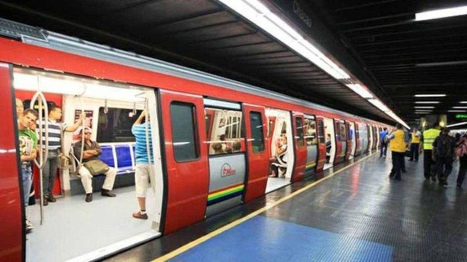 TRAS EL APAGÓN restablecido el servicio comercial del Metro de Caracas