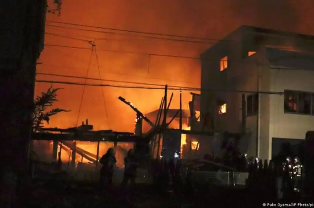 Voraz incendio en Japón