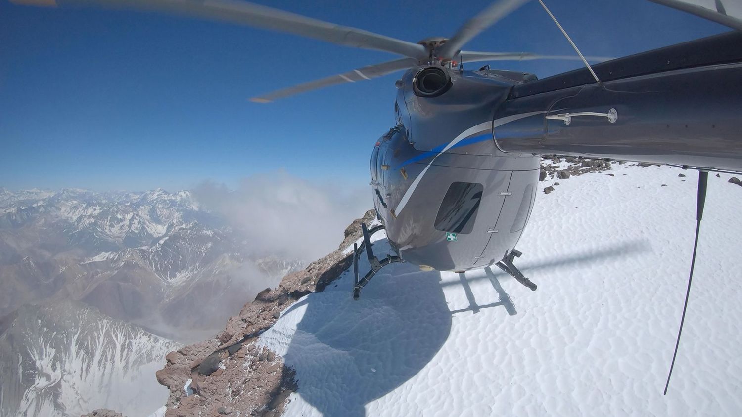 Besando el Aconcagua: El video del Airbus H145 que tenés que ver