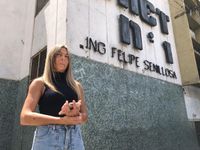 La madre de una alumna acosada por el docente detenido por femicidio: “Seguía libre y entre los chicos”