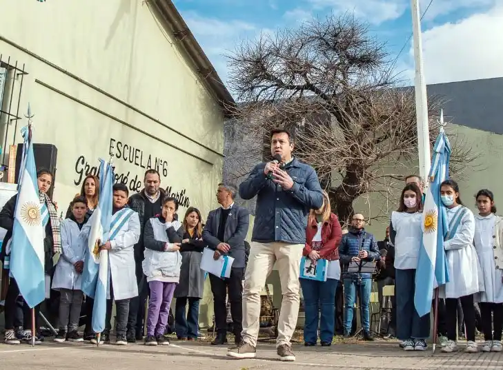 Con tres actos. Se homenajeó a San Martín